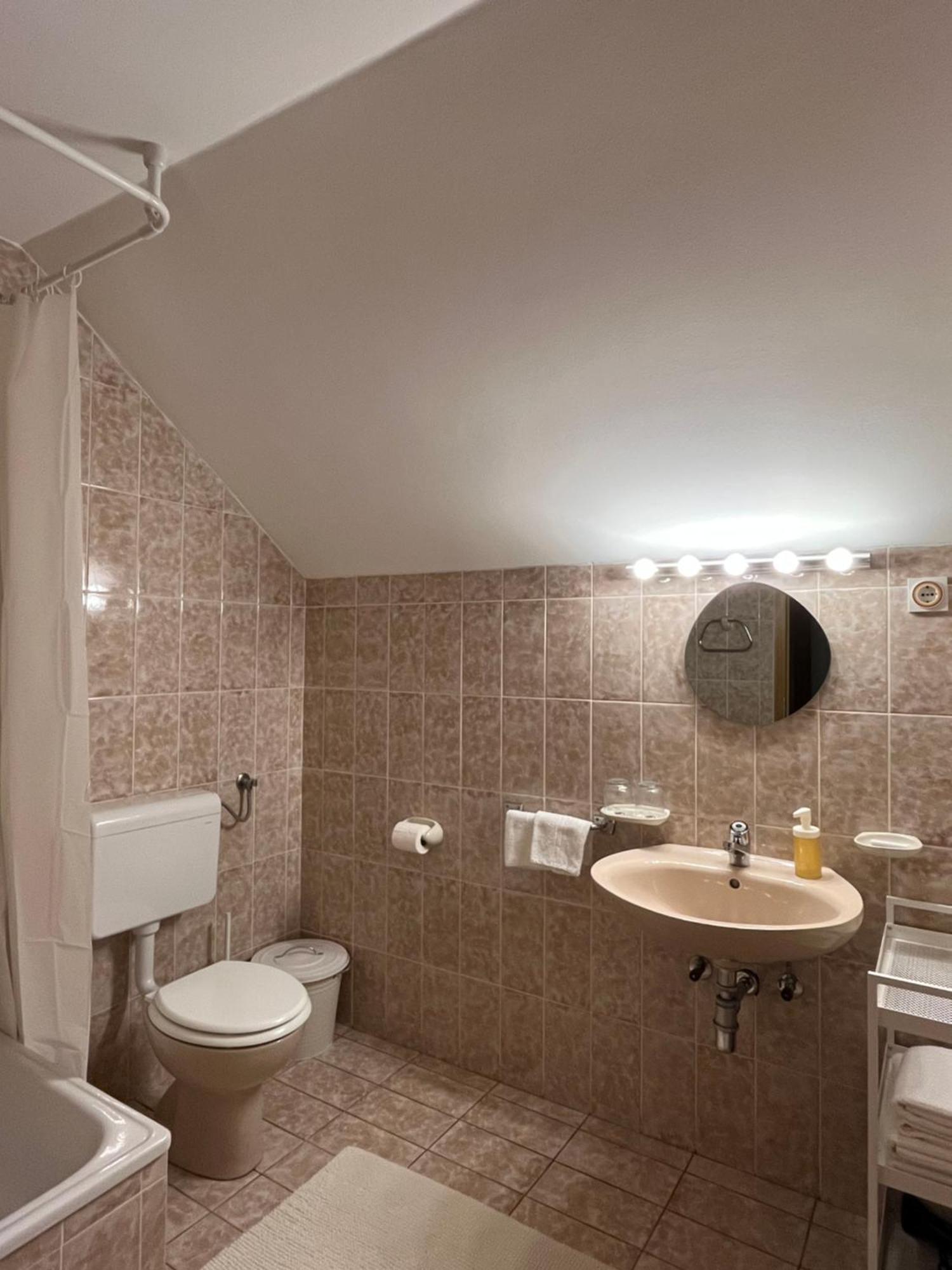 Lakeview Guesthouse & Chalet Bled Pokoj fotografie